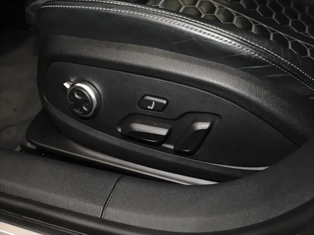 Audi RS4 tiptronic quattro Avant - Thumbnail 11