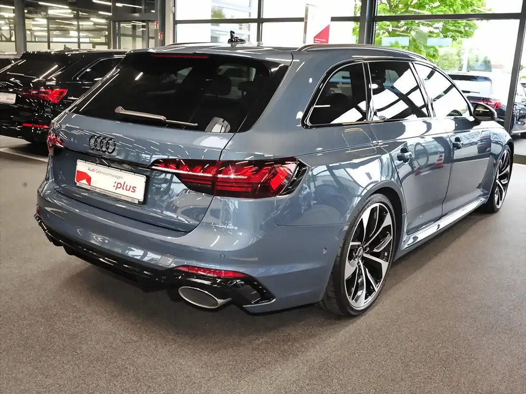 Audi RS4 tiptronic quattro Avant - Thumbnail 3