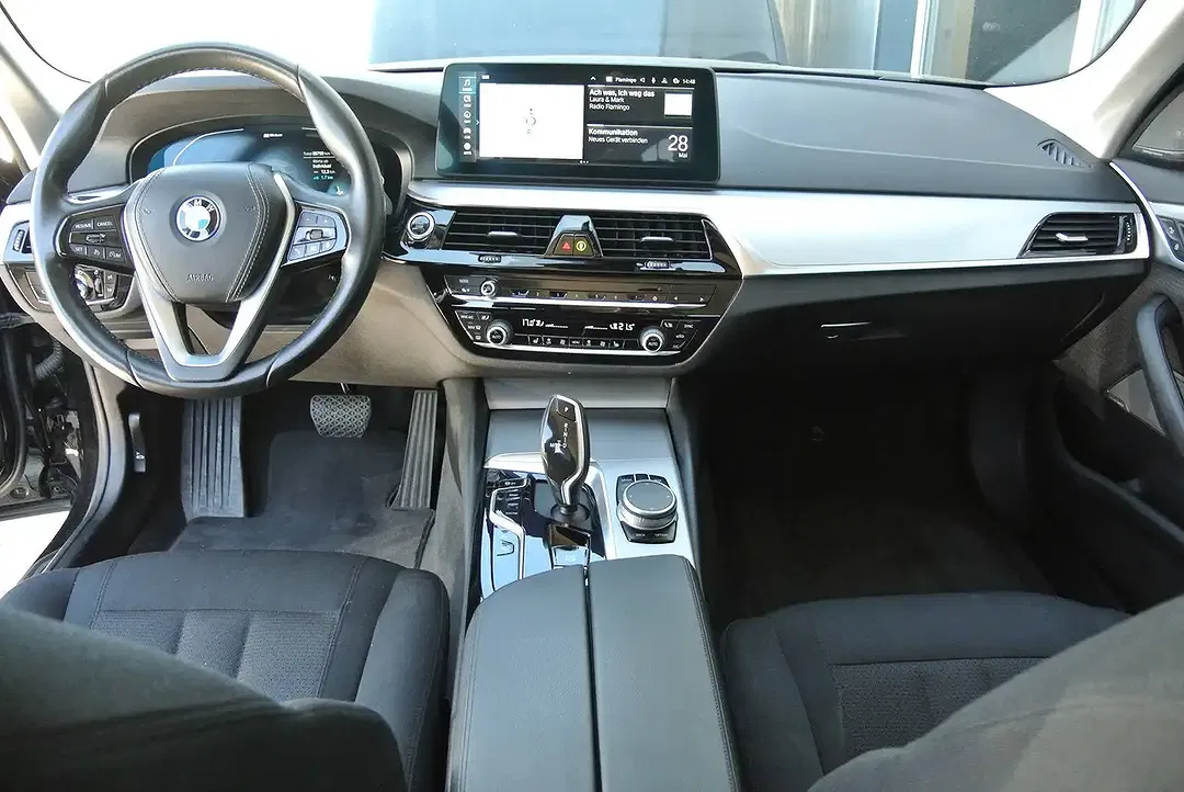 BMW 530 AUT xDrive Touring - Thumbnail 11
