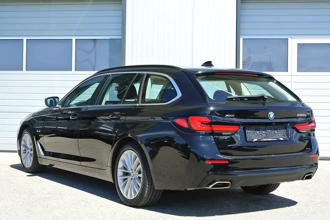 BMW 530 AUT xDrive Touring - Thumbnail 2