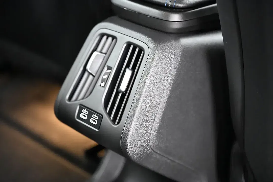 BMW X1 1.5 xDrive M Sport - Thumbnail 38