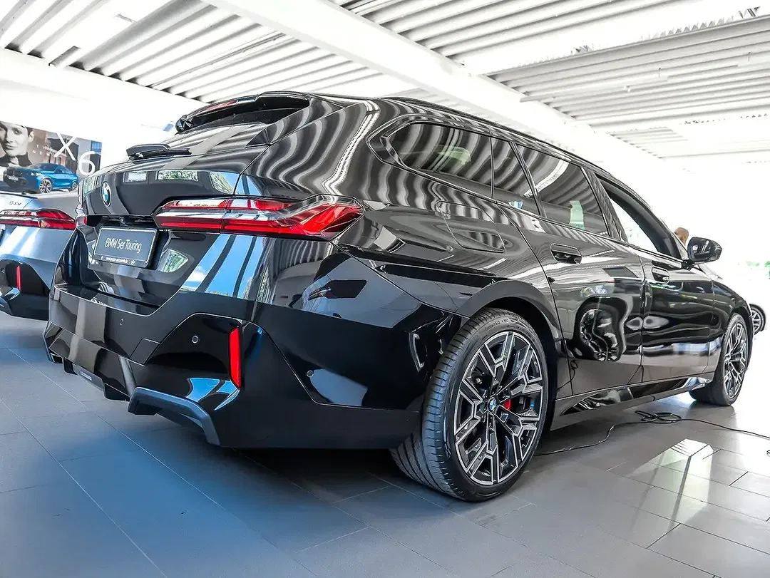 BMW 540 xDrive Touring M Sport Pro - Thumbnail 2
