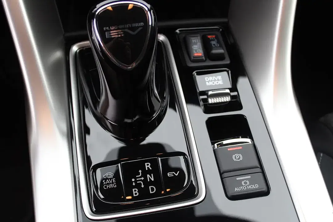 Mitsubishi Eclipse Cross PHEV 4WD - Thumbnail 10