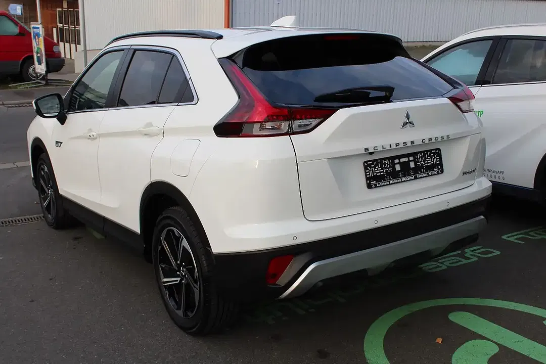 Mitsubishi Eclipse Cross PHEV 4WD - Thumbnail 3