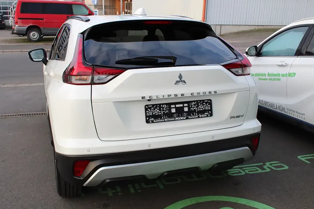 Mitsubishi Eclipse Cross PHEV 4WD - Thumbnail 4