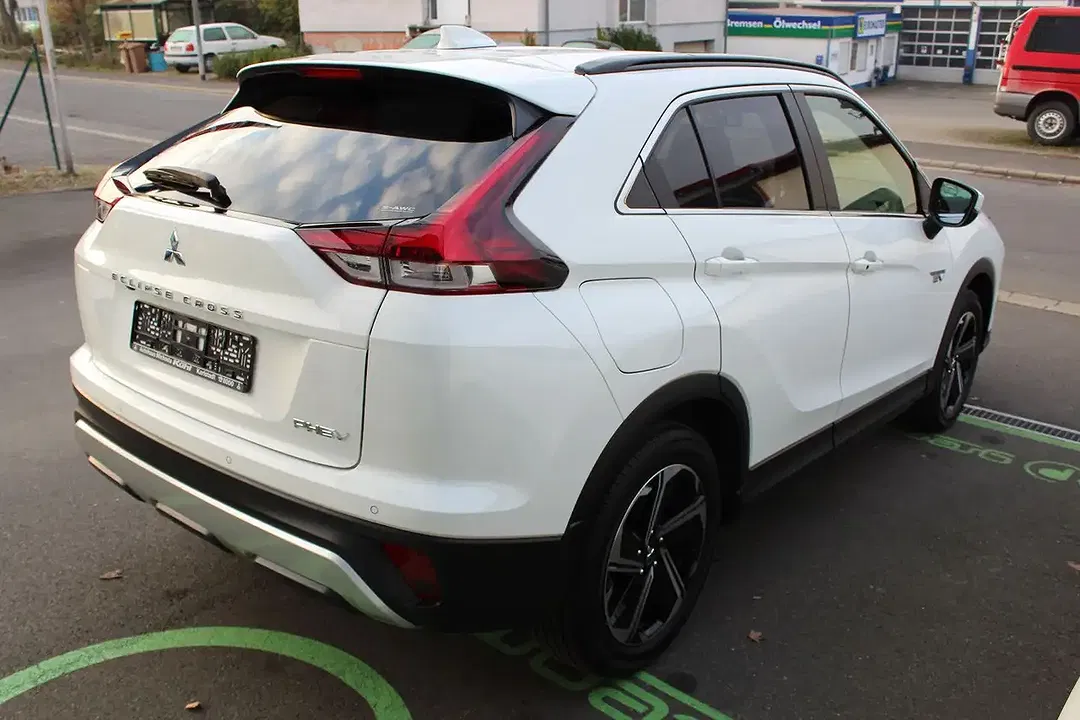 Mitsubishi Eclipse Cross PHEV 4WD - Thumbnail 5