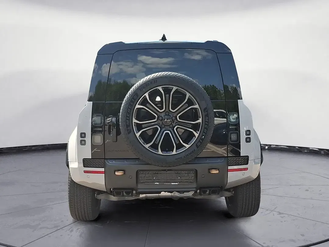 Land Rover Defender P635 OCTA 110 - Thumbnail 3