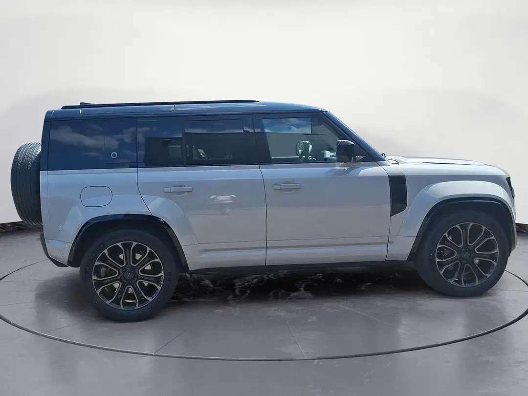 Land Rover Defender P635 OCTA 110 - Thumbnail 4