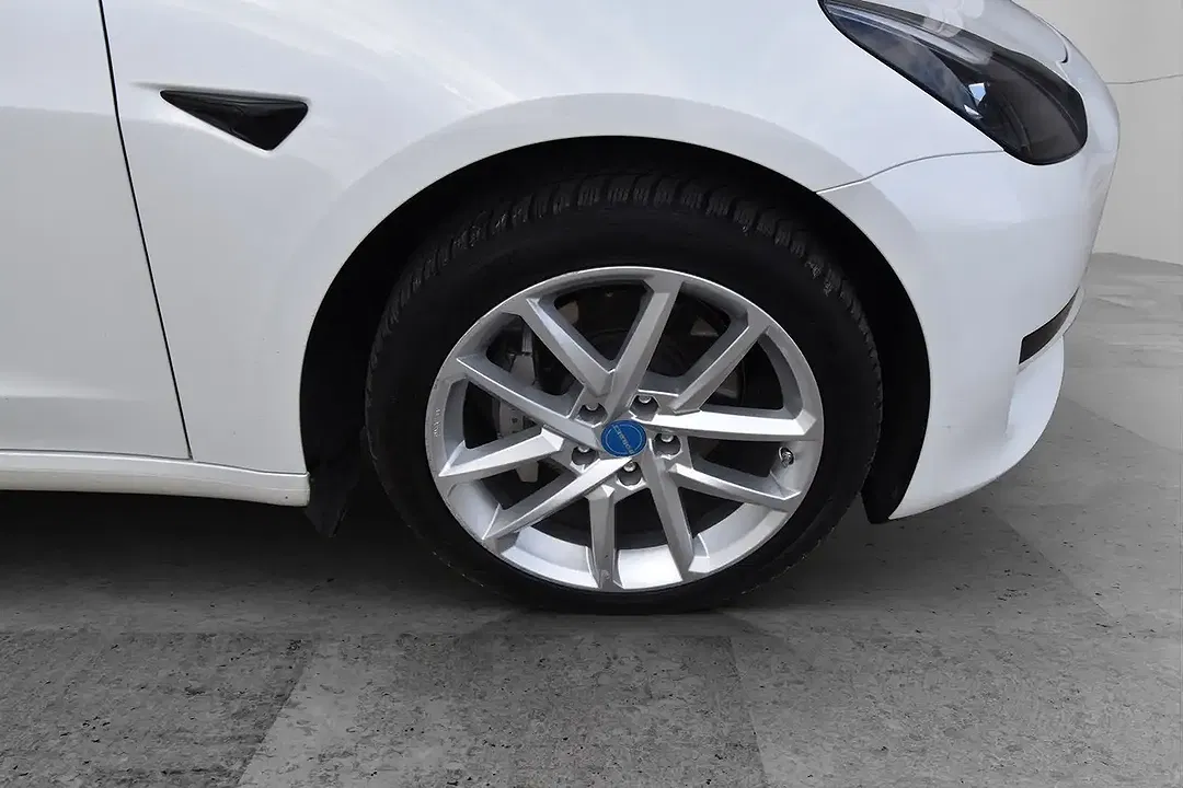 Tesla Model 3 RWD Standard Range - Thumbnail 9