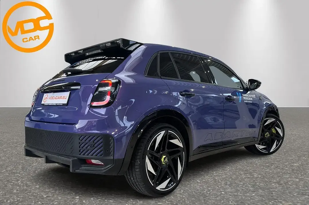 Abarth 600e Scorpionissima - Thumbnail 3