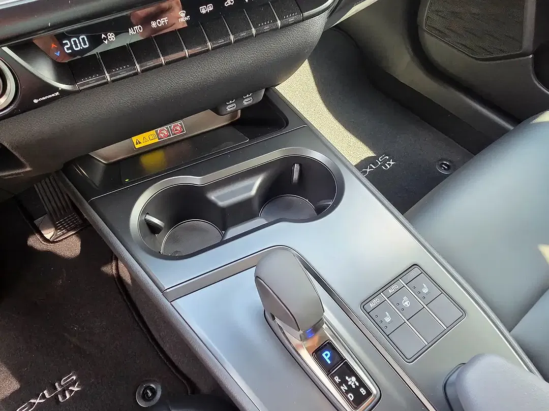 Lexus UX 300h F SPORT Design - Thumbnail 14