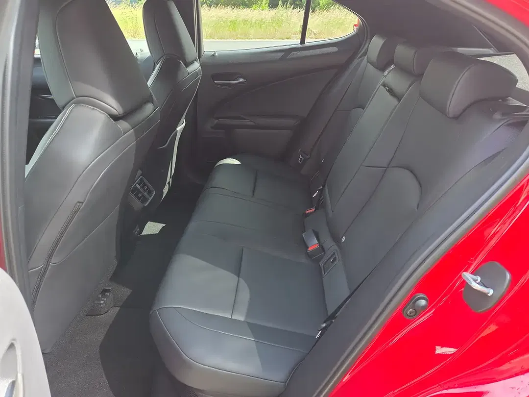 Lexus UX 300h F SPORT Design - Thumbnail 8