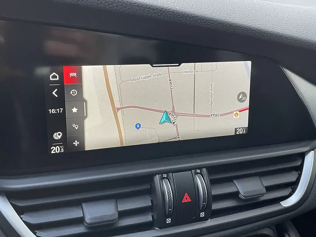 Alfa Romeo Giulia 2.2 JTDM Q4 Veloce - Thumbnail 6