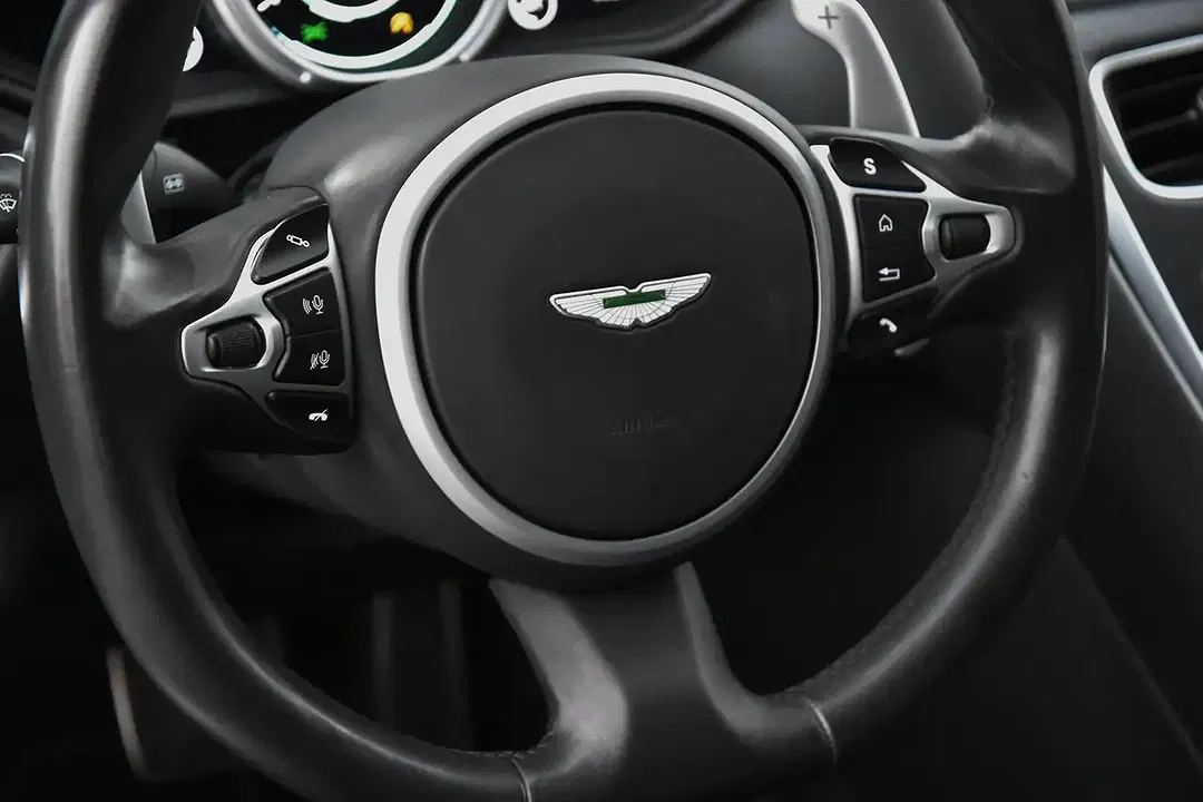 Aston Martin DB11 V8 Coupe - Thumbnail 11