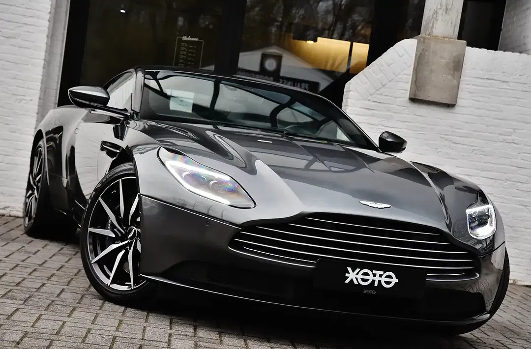 Aston Martin DB11 V8 Coupe - foto 2