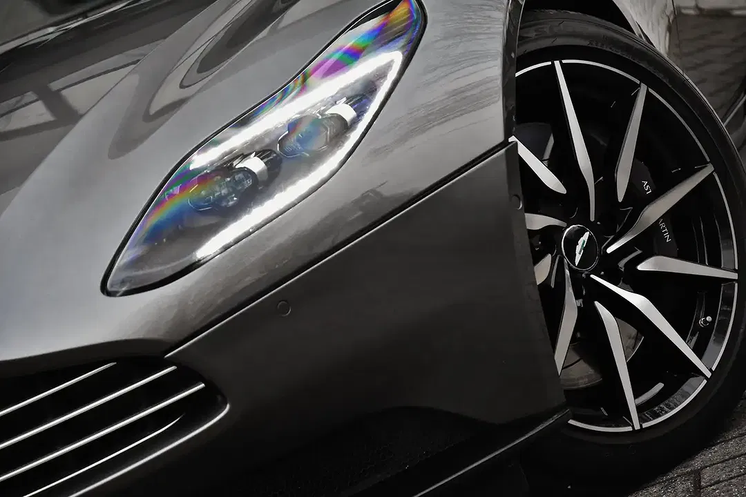 Aston Martin DB11 V8 Coupe - Thumbnail 7