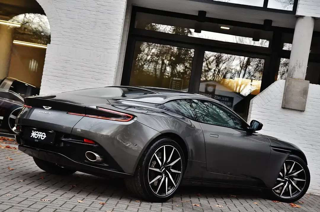 Aston Martin DB11 V8 Coupe - Thumbnail 8