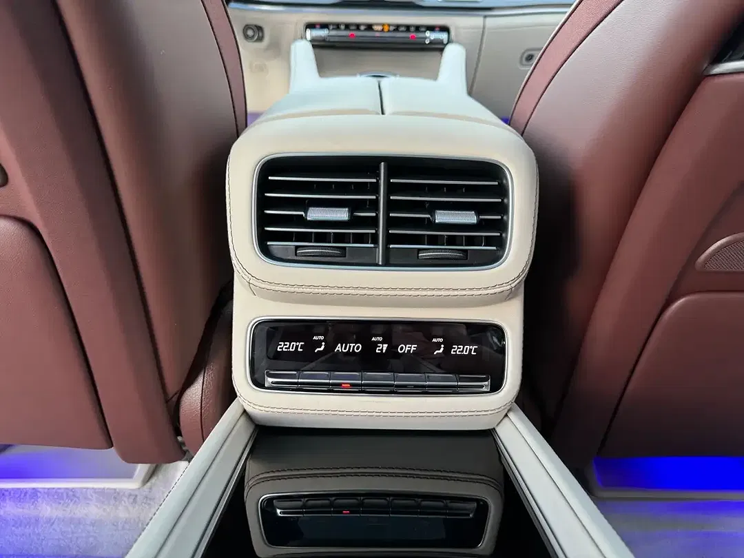 Mercedes-Benz GLS 600 - foto 15