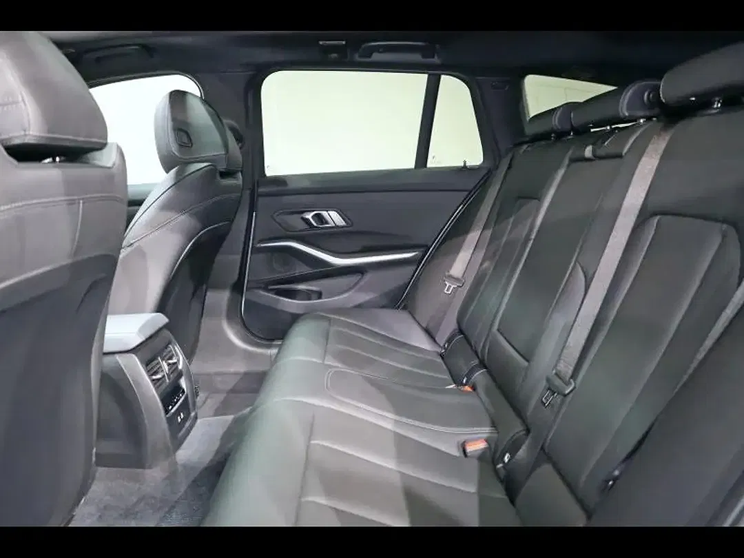 BMW 318 Touring M Sport - Thumbnail 10
