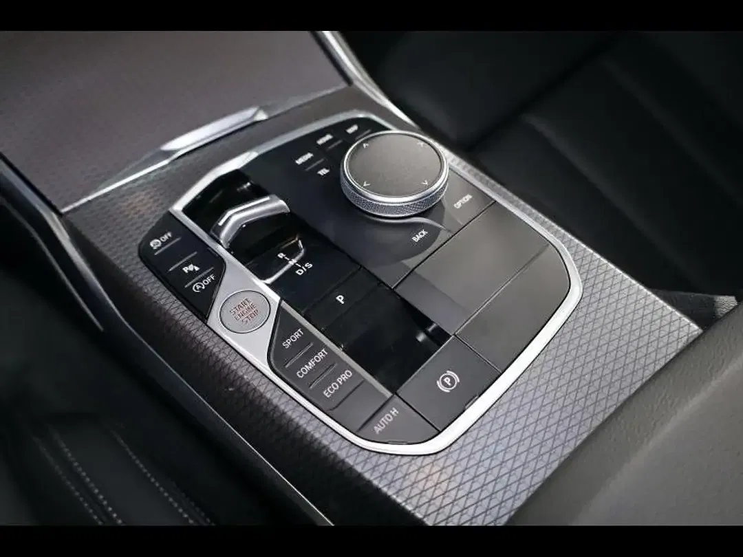 BMW 318 Touring M Sport - Thumbnail 13