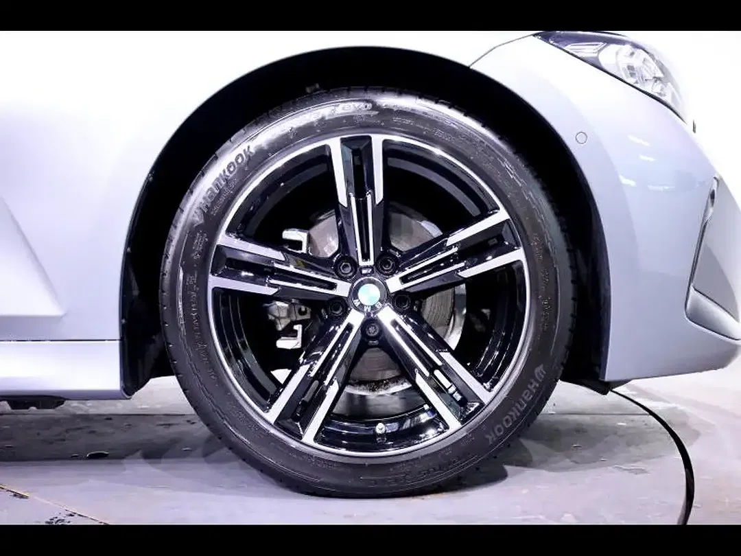 BMW 318 Touring M Sport - Thumbnail 8