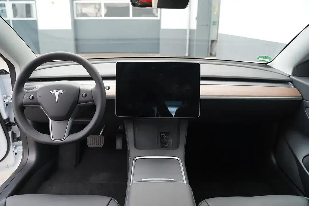 Tesla Model 3 Standard Range - Thumbnail 10
