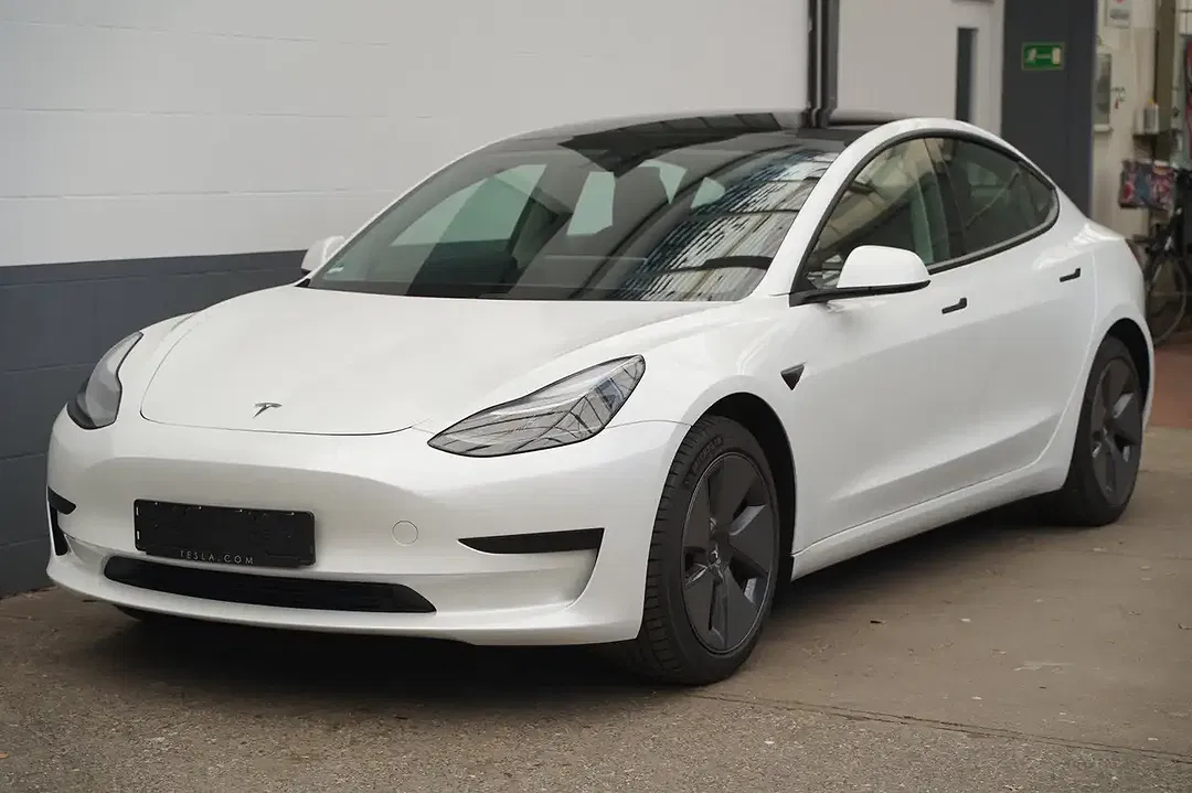 Tesla Model 3 Standard Range - foto 2