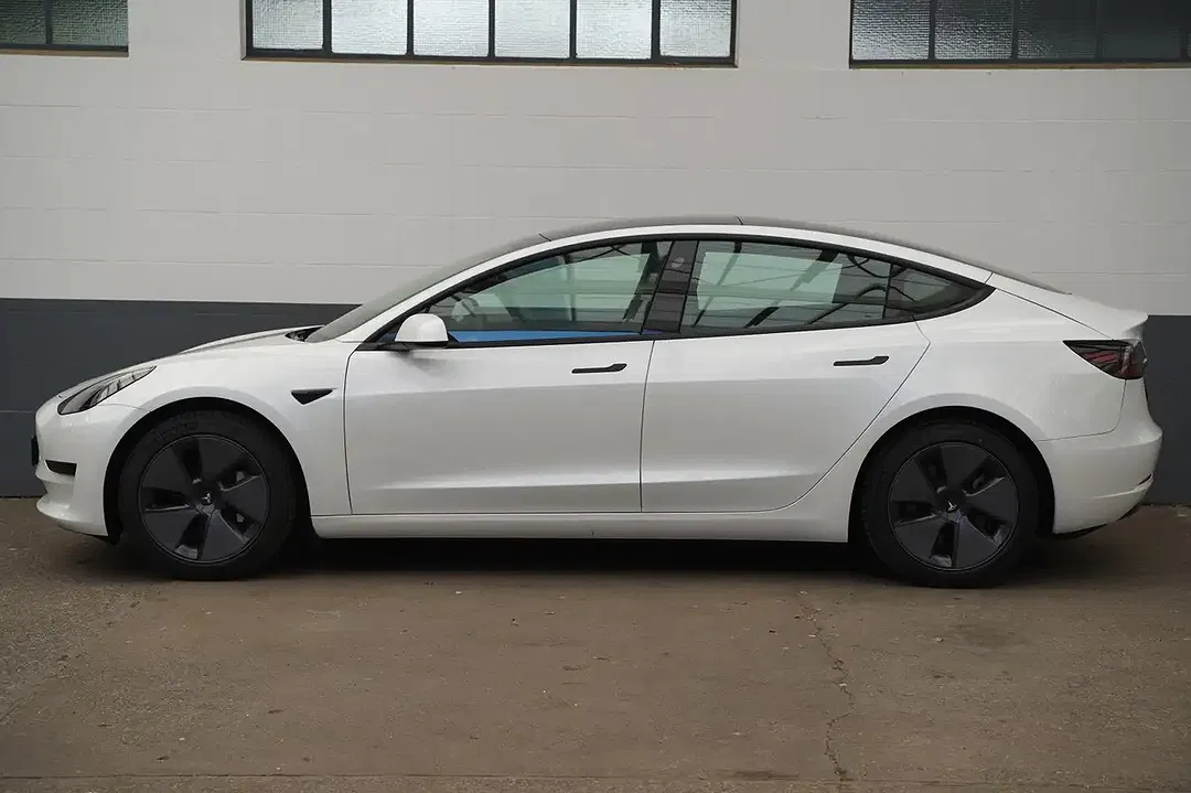 Tesla Model 3 Standard Range - Thumbnail 3