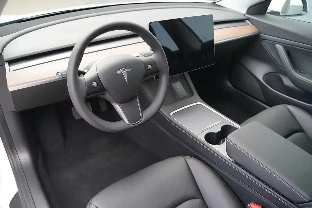 Tesla Model 3 Standard Range - Thumbnail 8