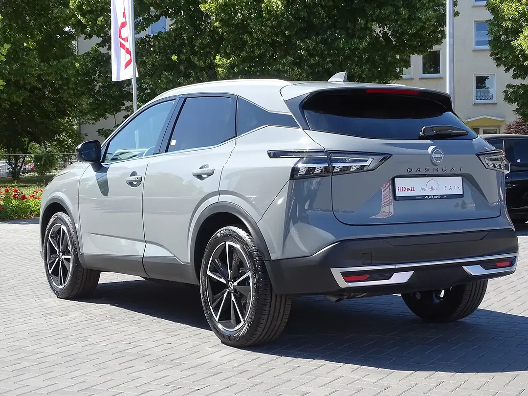 Nissan Qashqai 1.3 DIG-T AUT Tekna - Thumbnail 2