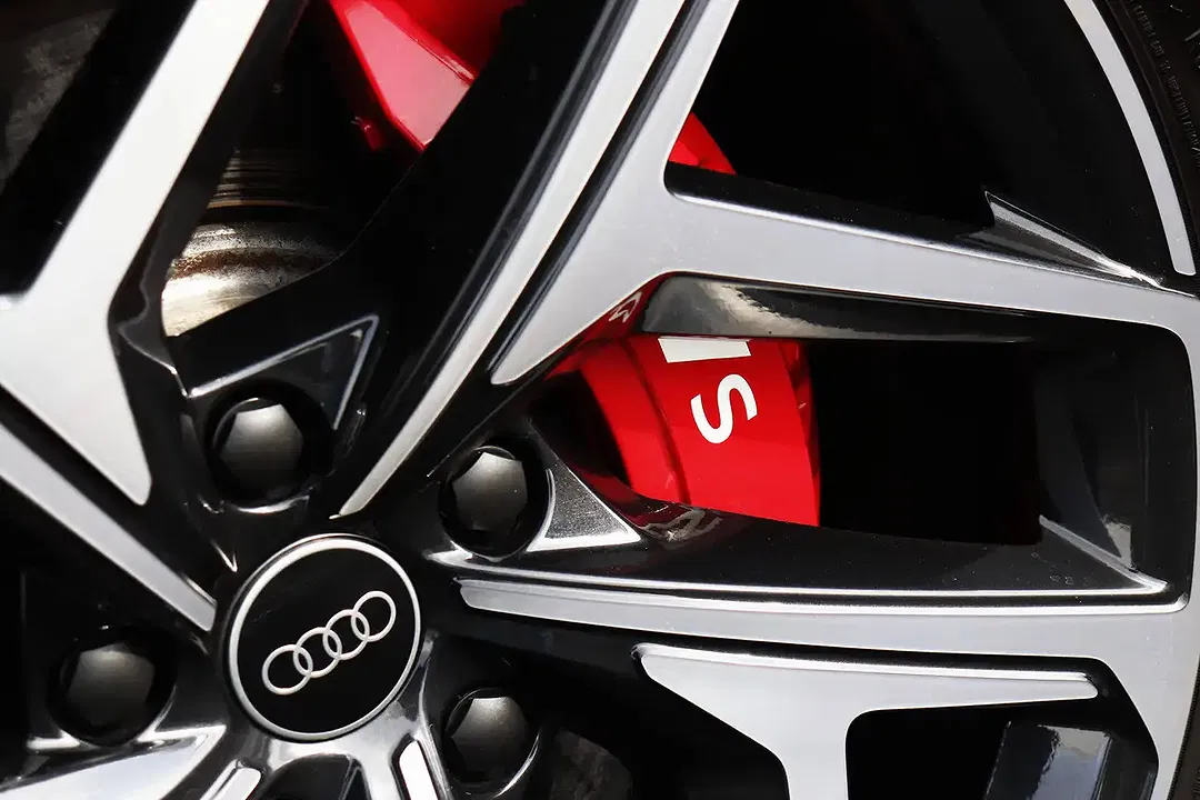 Audi SQ6 e-tron Edition One - Thumbnail 13