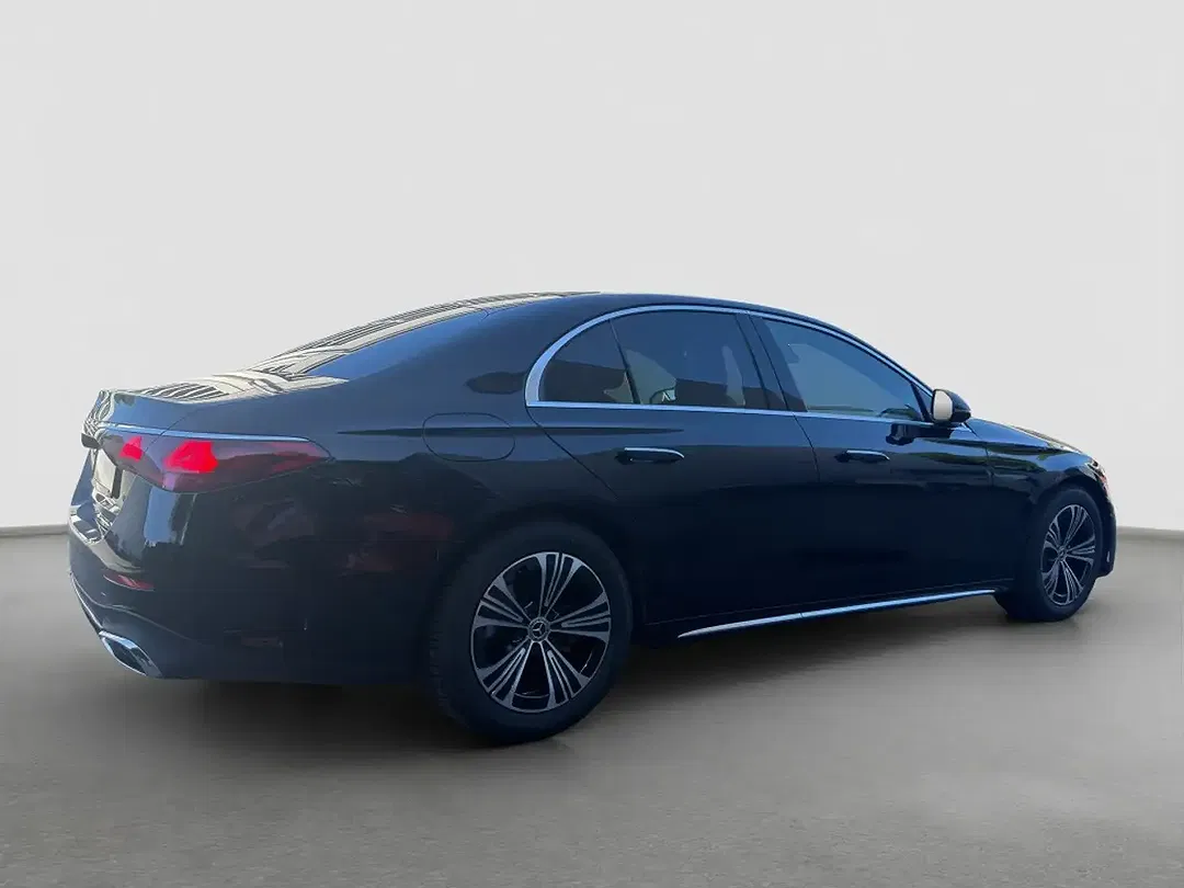 Mercedes-Benz E 200 4MATIC AMG Line - Thumbnail 2