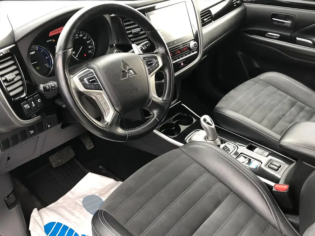 Mitsubishi Outlander PHEV 4WD Basis Spirit - Thumbnail 10