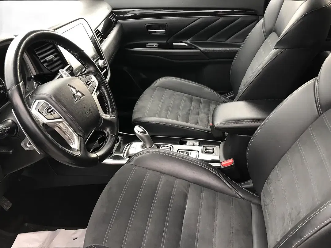 Mitsubishi Outlander PHEV 4WD Basis Spirit - Thumbnail 11