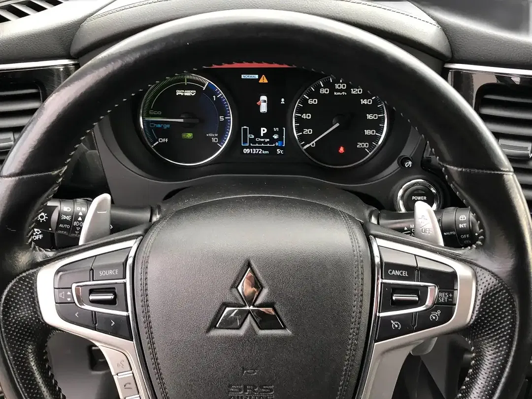 Mitsubishi Outlander PHEV 4WD Basis Spirit - Thumbnail 12