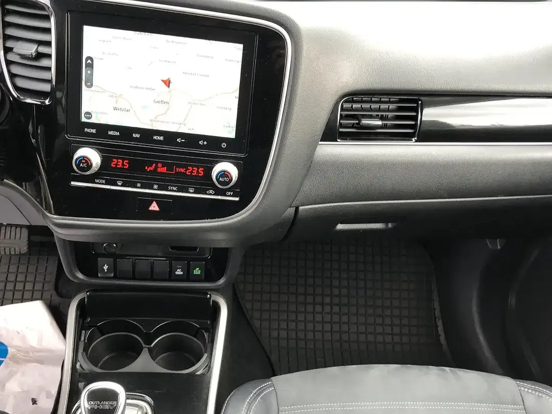 Mitsubishi Outlander PHEV 4WD Basis Spirit - Thumbnail 13