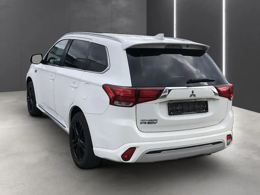 Mitsubishi Outlander PHEV 4WD Basis Spirit - Thumbnail 4