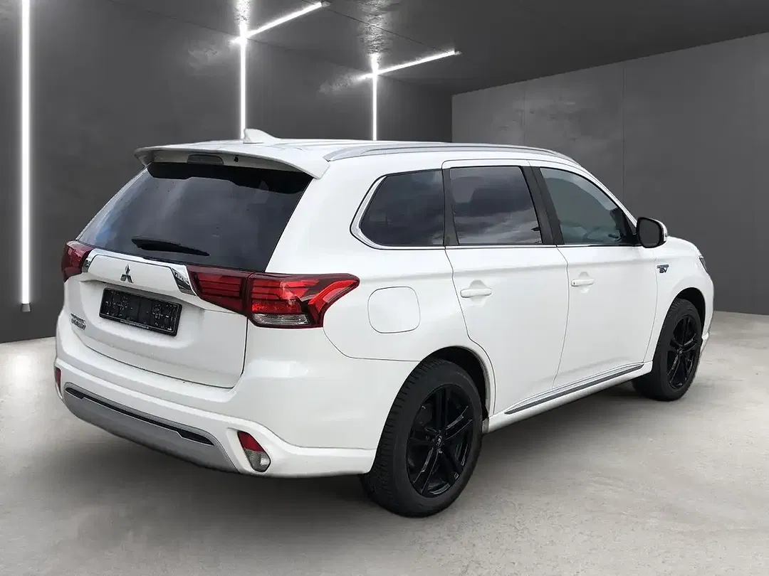 Mitsubishi Outlander PHEV 4WD Basis Spirit - Thumbnail 6