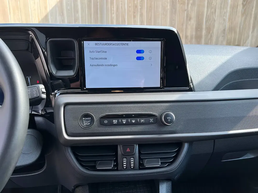 Ford Tourneo Courier 1.0 EcoBoost Titanium - Thumbnail 19