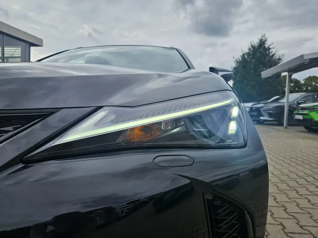 Lexus UX 300h F SPORT Design - Thumbnail 3