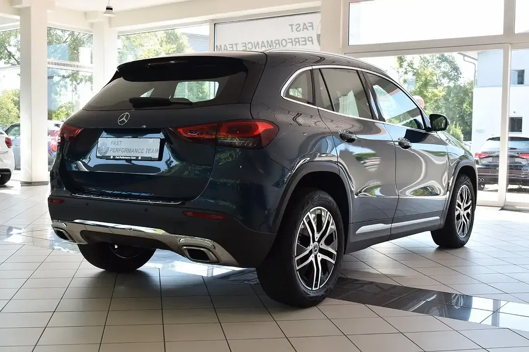 Mercedes-Benz GLA 200 - Thumbnail 4
