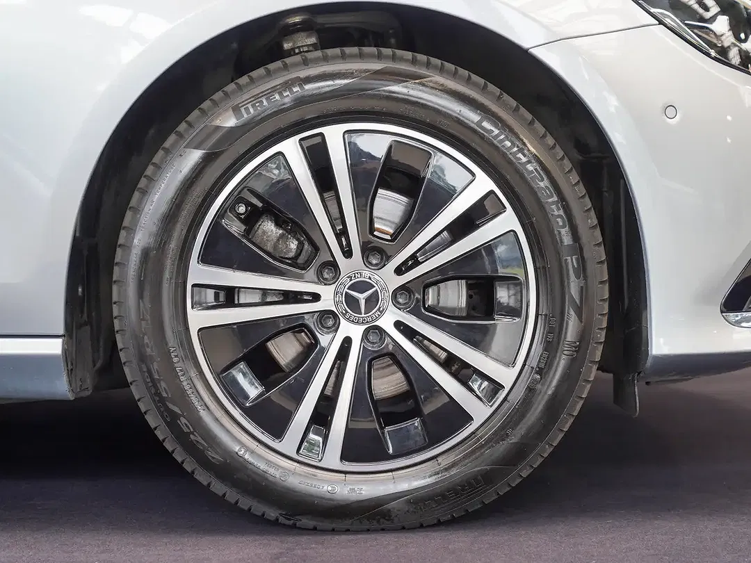 Mercedes-Benz E 220 Avantgarde - Thumbnail 2