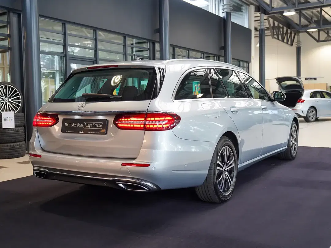 Mercedes-Benz E 220 Avantgarde - Thumbnail 3