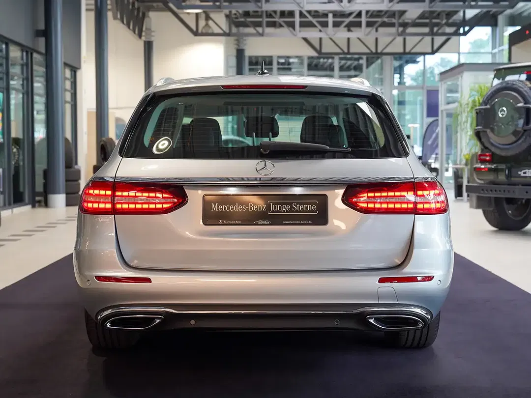 Mercedes-Benz E 220 Avantgarde - Thumbnail 4
