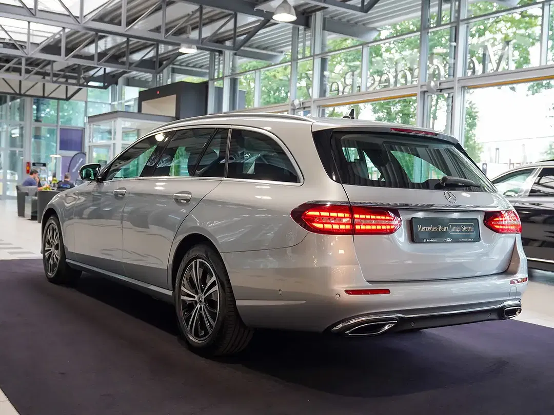 Mercedes-Benz E 220 Avantgarde - Thumbnail 5
