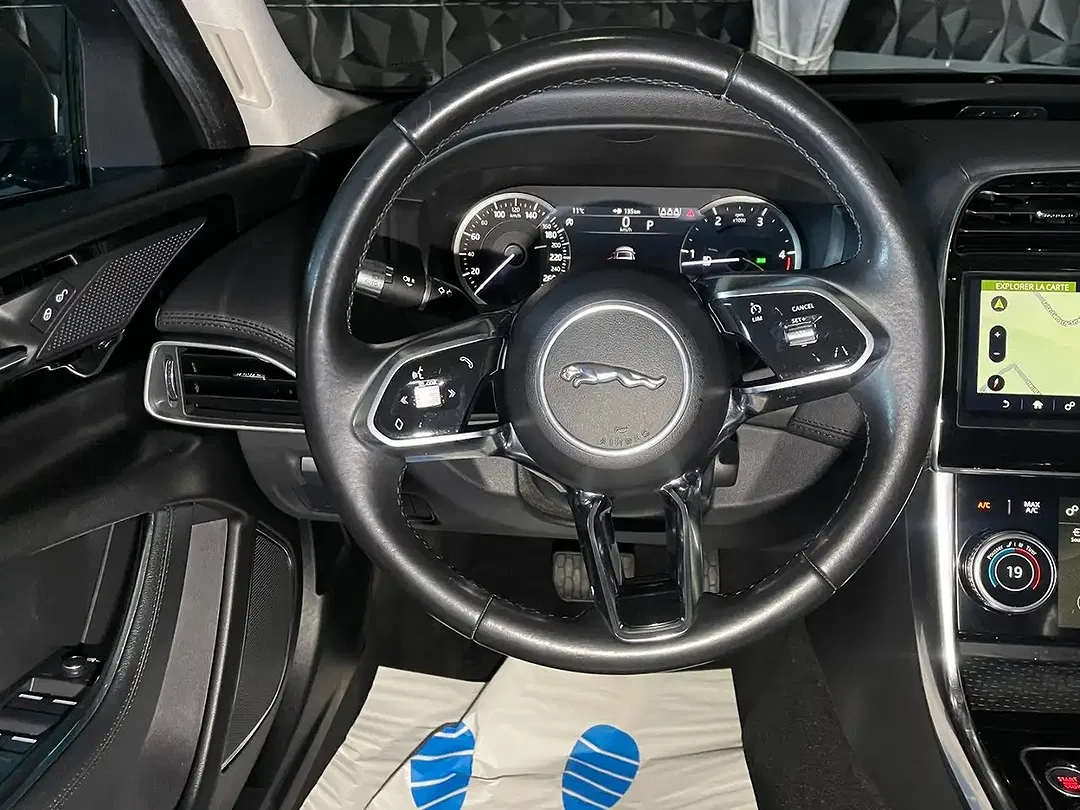 Jaguar XE 4x4 S - Thumbnail 10