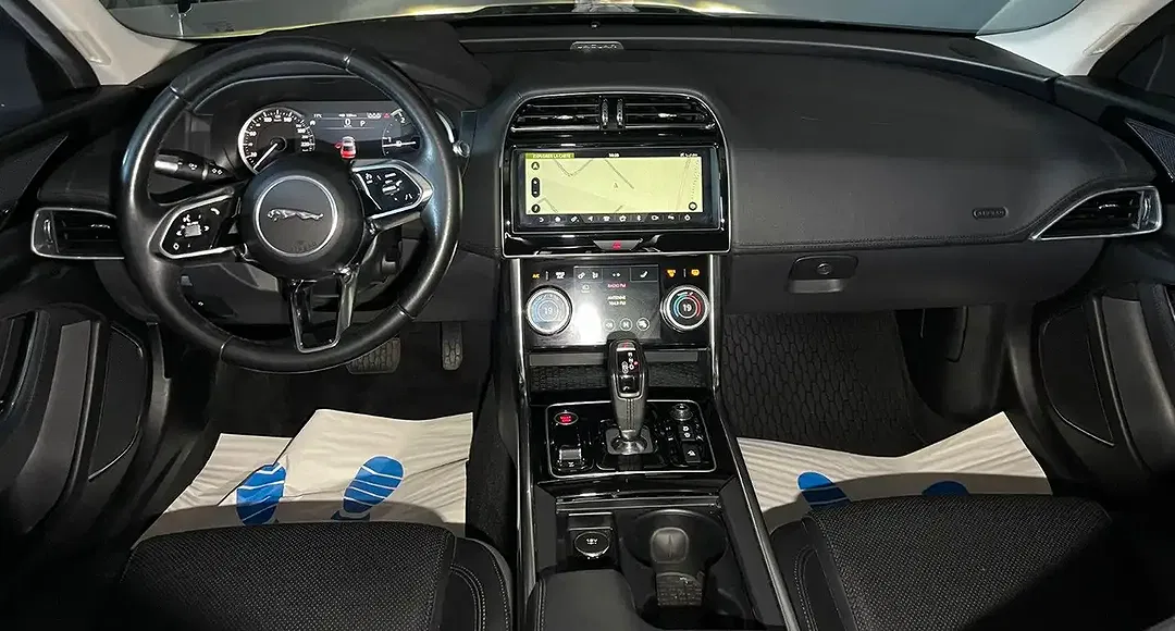 Jaguar XE 4x4 S - Thumbnail 12