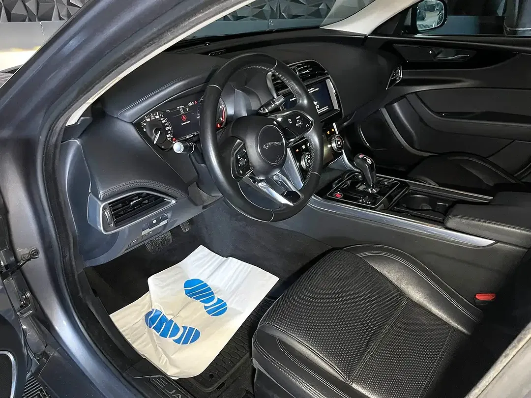 Jaguar XE 4x4 S - Thumbnail 14