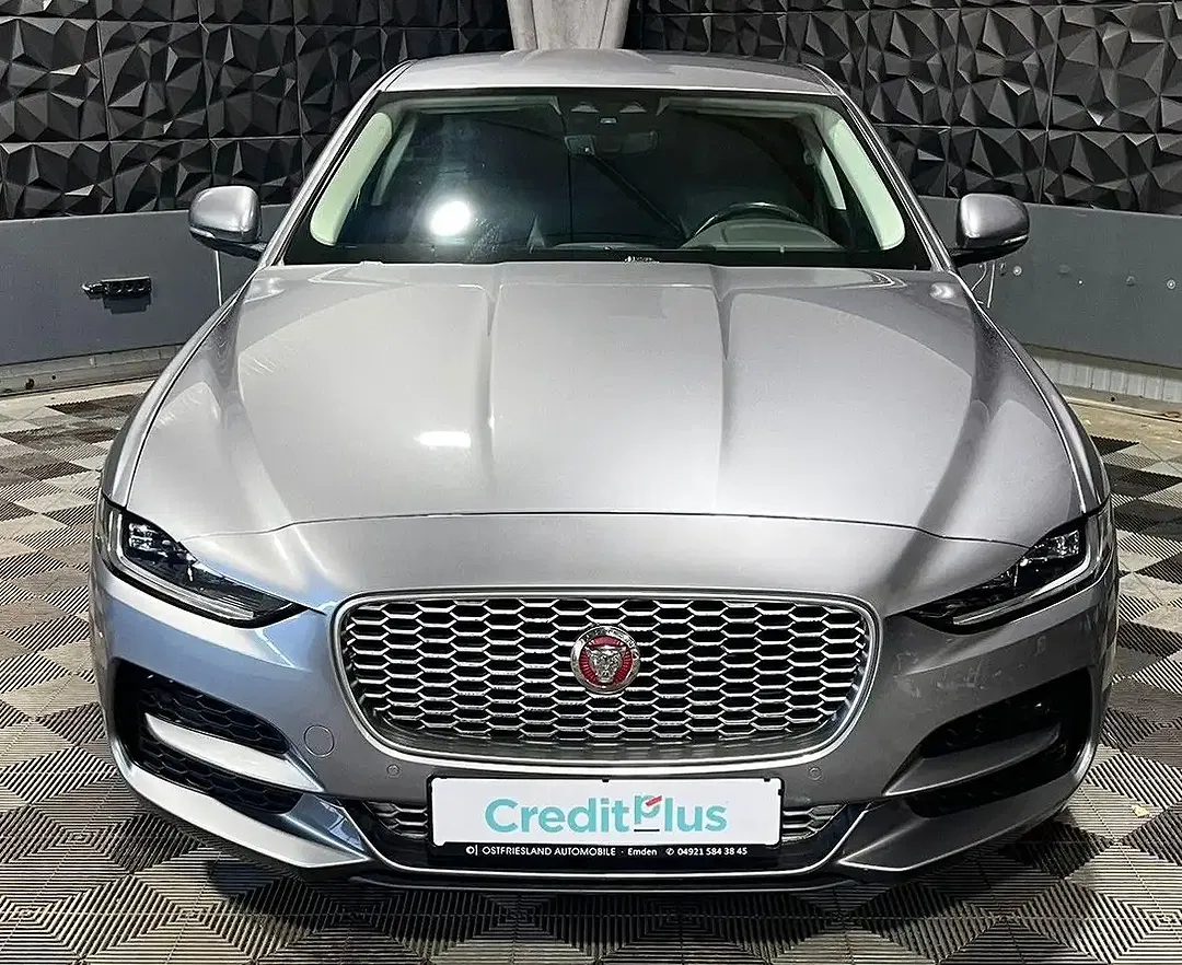 Jaguar XE 4x4 S - Thumbnail 4
