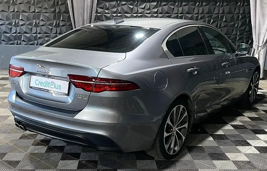 Jaguar XE 4x4 S - Thumbnail 8